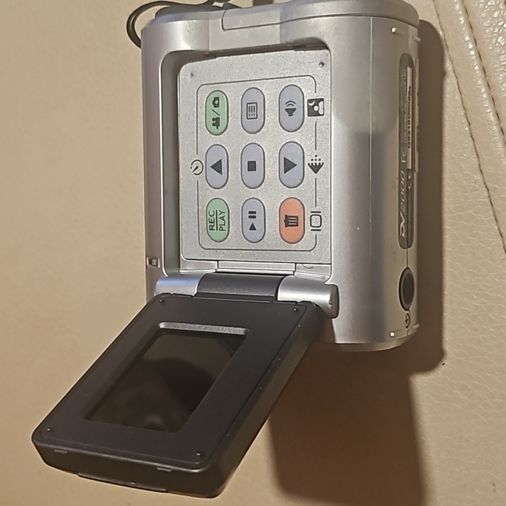 Video Camera - Picture 3 of 3